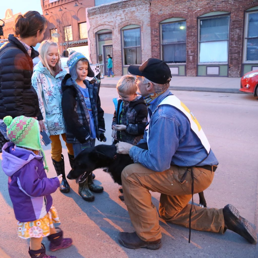 Jerry chats with fans in downtown Lander
